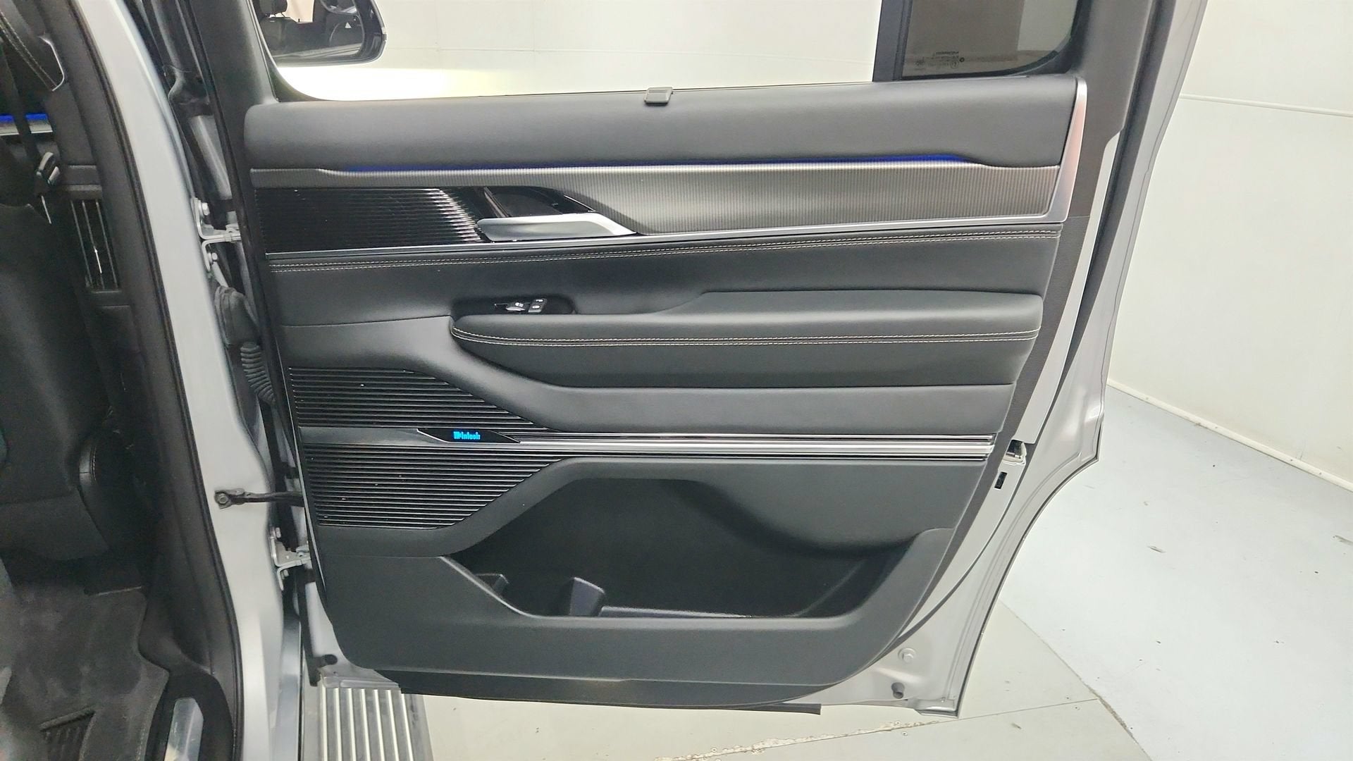 2023 Jeep Grand Wagoneer Obsidian 4x4