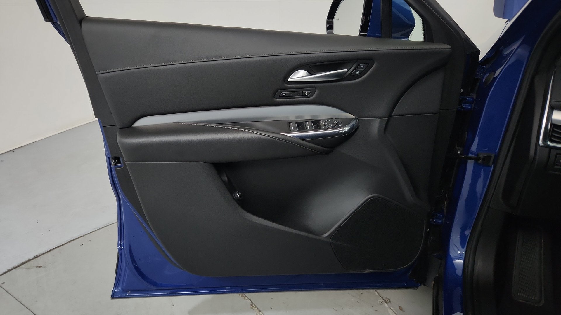 2023 Cadillac XT4 AWD Premium Luxury
