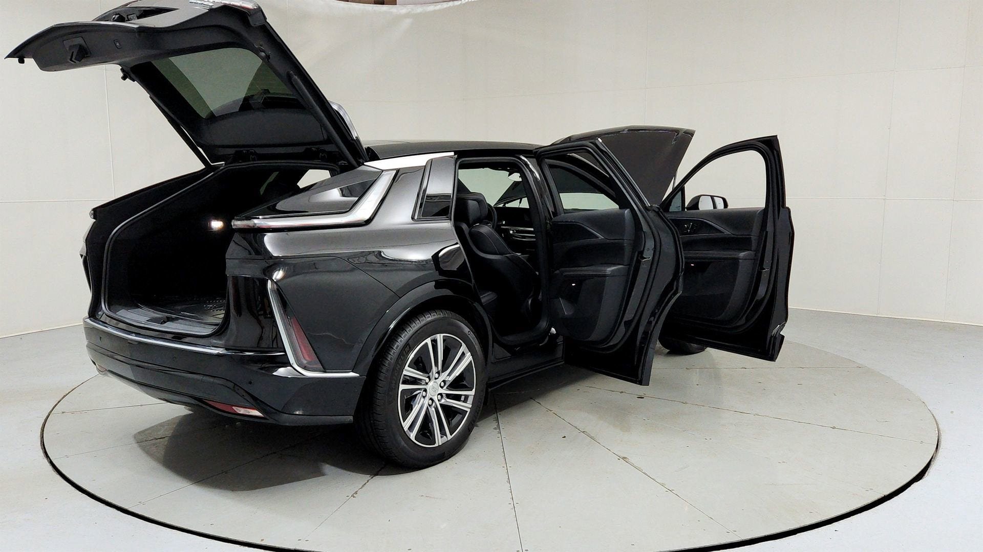 2025 Cadillac LYRIQ Luxury 1