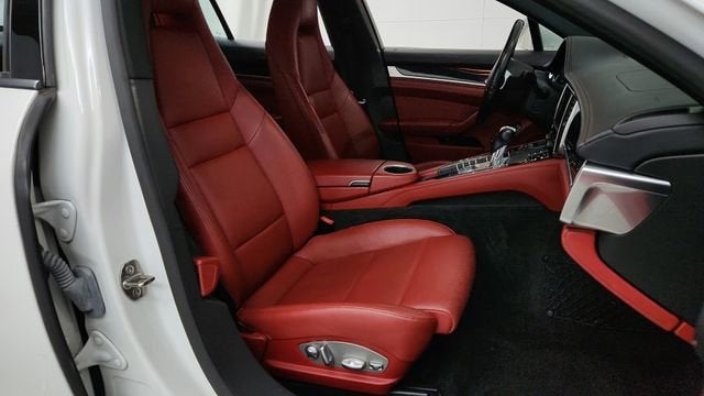 2014 Porsche Panamera Base