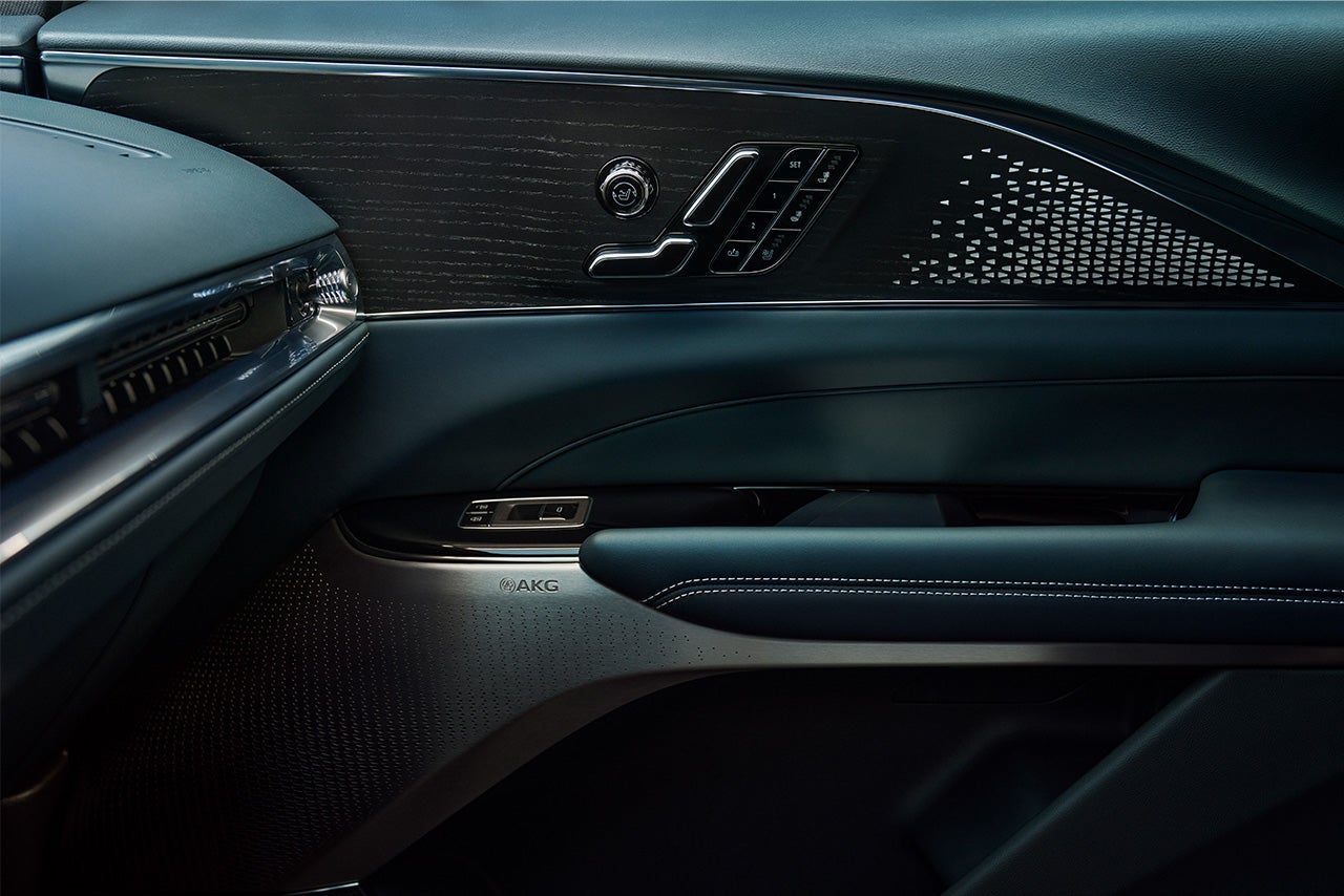 Les Stanford Cadillac in Dearborn MI